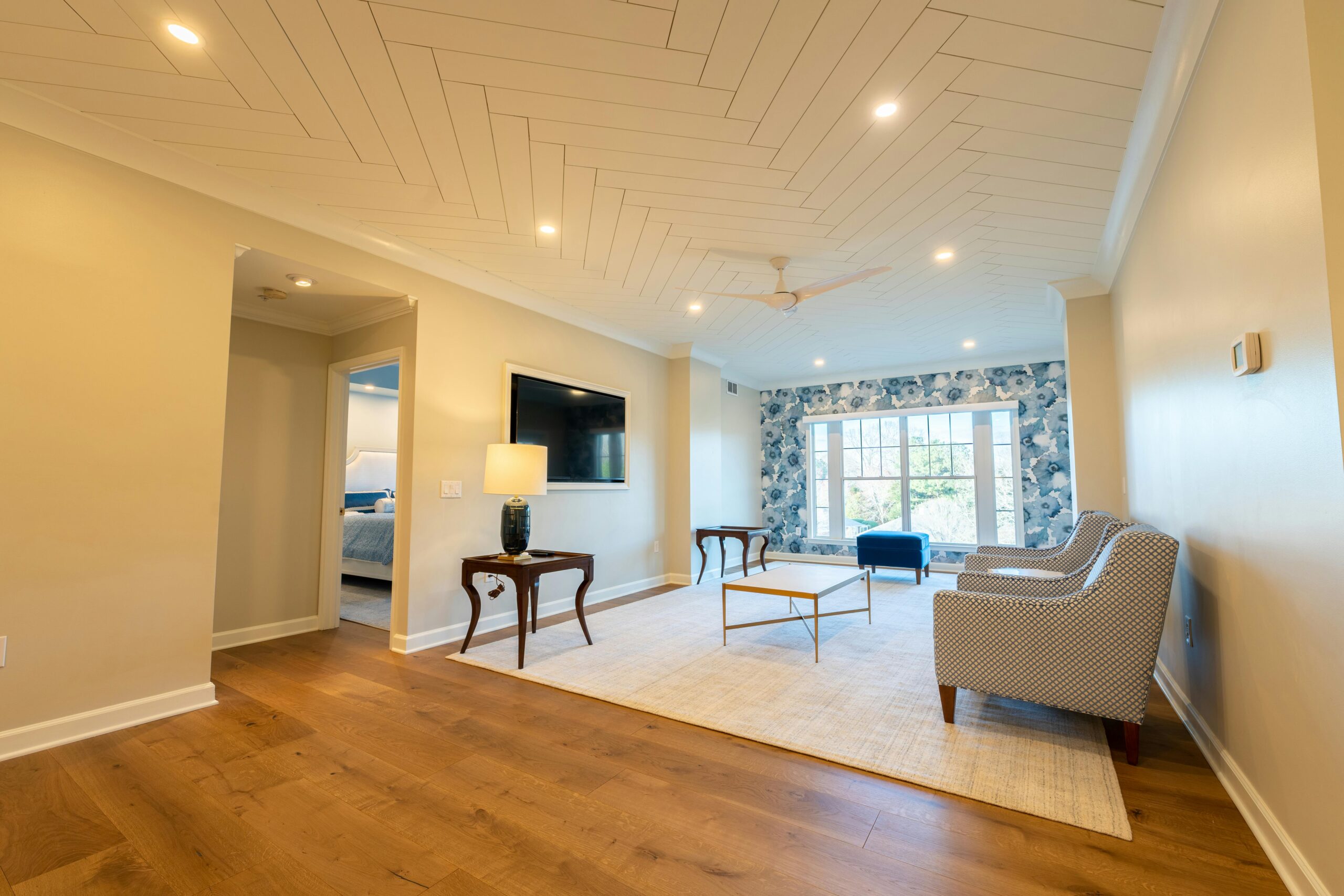 Bright modern living room featuring chic furniture and elegant decor for a stylish home environment.